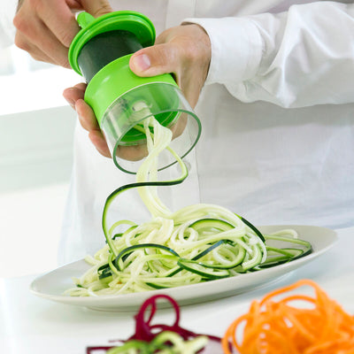 Coupe légumes spirale Spiru utilisé pour des courgettes