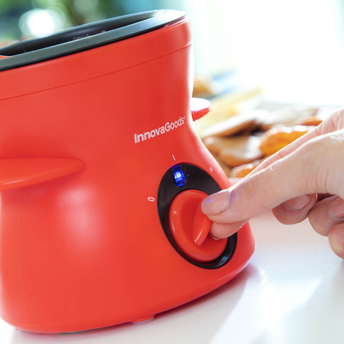 Fondue chocolat électrique InnovaGoods sur table