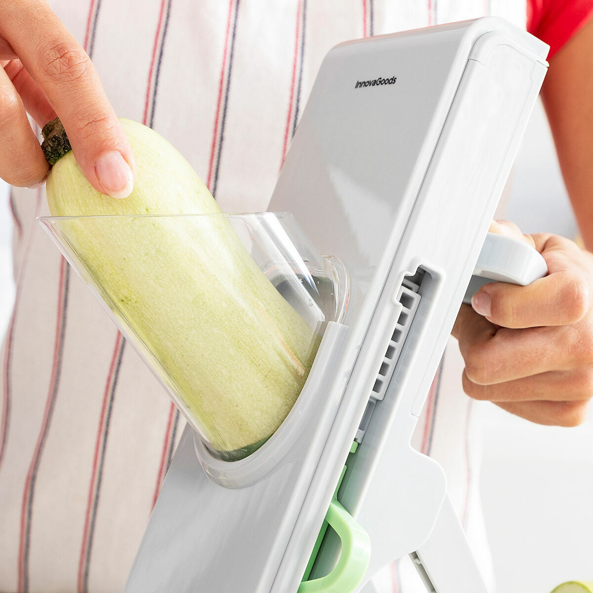 Râpe manuelle multi-usages cuisine

