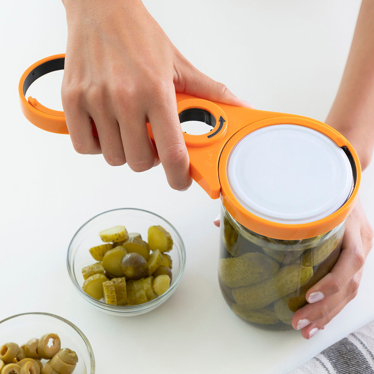 Ustensile de cuisine ergonomique pour ouvrir bocaux et bouteilles

