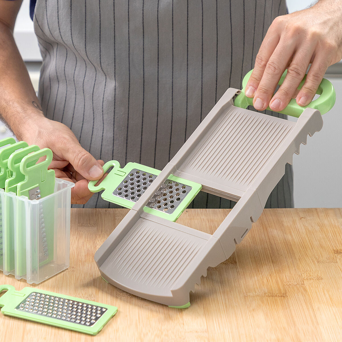 Mandoline Râpe Pliable 6 en 1 InnovaGoods vue de côté

