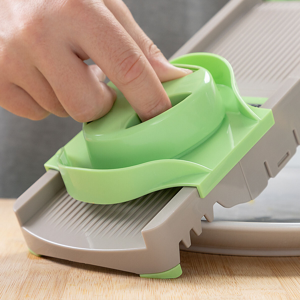 Coupe-légumes Mandoline Râpe Pliable 6 en 1 InnovaGoods démontée


