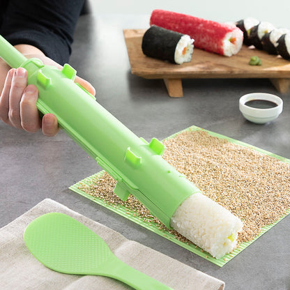 Accessoires du set sushi 3 pièces InnovaGoods avec recettes en utilisation

