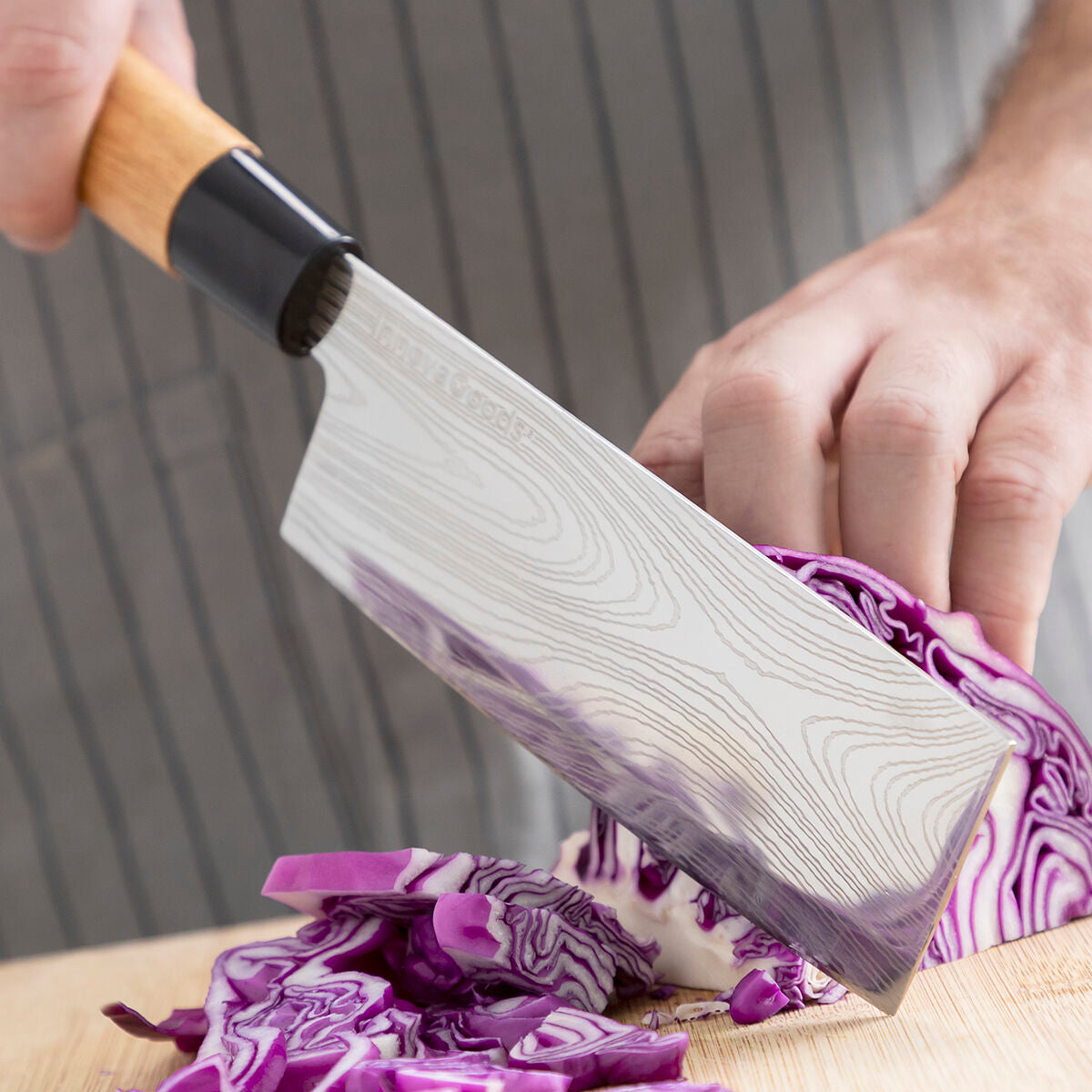 Découpe avec le lot de 3 couteaux Pro Innovagoods

