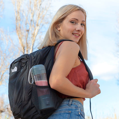 Mixeur portable rechargeable Innovagoods rempli de fruits frais

