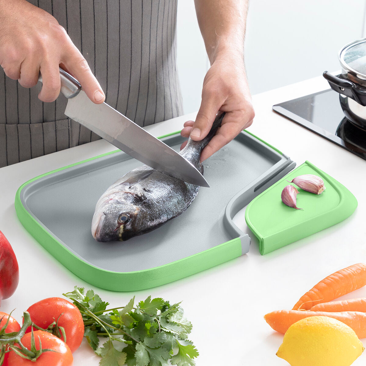 Planche à découper multifonction InnovaGoods avec râpe intégrée


