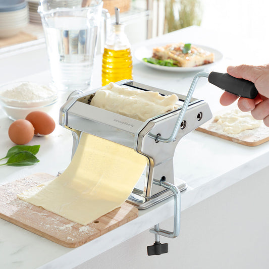 Machine à Pâtes Fraîches InnovaGoods en utilisation

