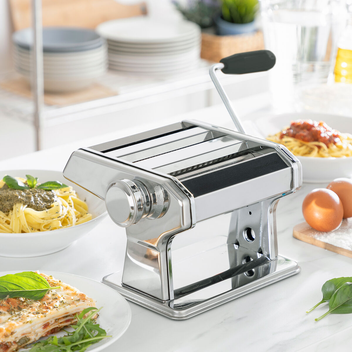 Machine à Pâtes Fraîches InnovaGoods posée sur plan de travail

