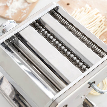 Préparation avec la machine à Pâtes Fraîches InnovaGoods

